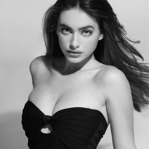 Яэль Шелбиа Photo #8
