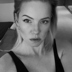 Элиша Катберт profile