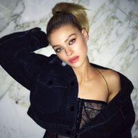 Никола Пельтц Photo #4
